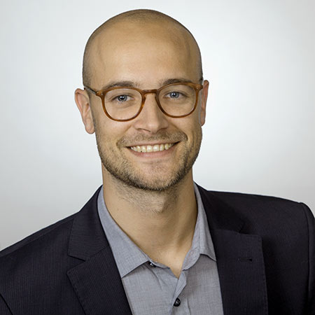 Bewerbungsbild quadratisches Bewerbungsbild farbig